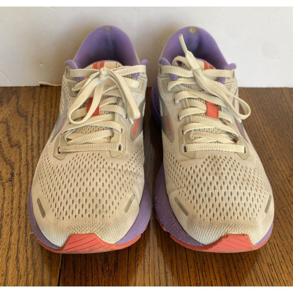 Brooks  Adrenaline GTS 22  Size 8 Women;s